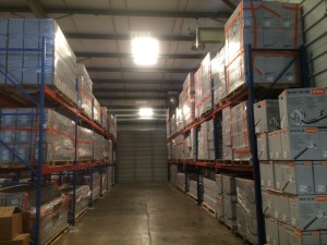 Almacén de Outek Carebbean Distributor, Inc.